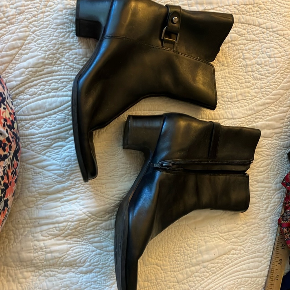 Anne Klein, black low heel zip up leather boots size 7 1/2